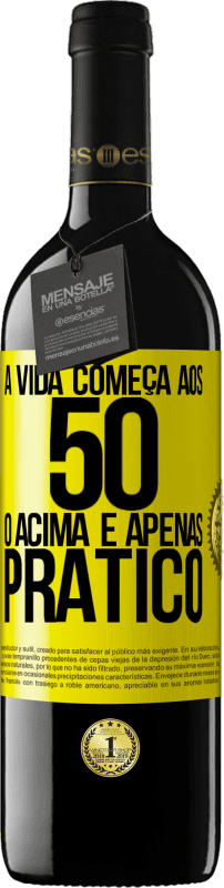 39,95 € Envio grátis | Vinho tinto Edição RED MBE Reserva A vida começa aos 50 anos, o acima é apenas prático Etiqueta Amarela. Etiqueta personalizável Reserva 12 Meses Colheita 2015 Tempranillo