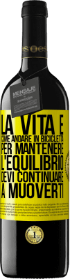 39,95 € Spedizione Gratuita | Vino rosso Edizione RED MBE Riserva La vita è come andare in bicicletta. Per mantenere l'equilibrio devi continuare a muoverti Etichetta Gialla. Etichetta personalizzabile Riserva 12 Mesi Raccogliere 2014 Tempranillo