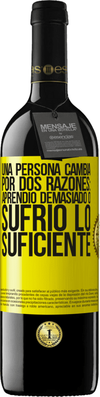 39,95 € Envío gratis | Vino Tinto Edición RED MBE Reserva Una persona cambia por dos razones: aprendió demasiado o sufrió lo suficiente Etiqueta Amarilla. Etiqueta personalizable Reserva 12 Meses Cosecha 2015 Tempranillo