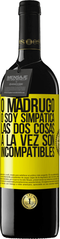 39,95 € Envío gratis | Vino Tinto Edición RED MBE Reserva O madrugo o soy simpática, las dos cosas a la vez son incompatibles Etiqueta Amarilla. Etiqueta personalizable Reserva 12 Meses Cosecha 2015 Tempranillo