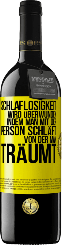 39,95 € Kostenloser Versand | Rotwein RED Ausgabe MBE Reserve Schlaflosigkeit wird überwunden, indem man mit der Person schläft, von der man träumt Gelbes Etikett. Anpassbares Etikett Reserve 12 Monate Ernte 2015 Tempranillo