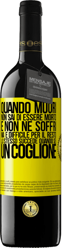 39,95 € Spedizione Gratuita | Vino rosso Edizione RED MBE Riserva Quando muori, non sai di essere morto e non ne soffri, ma è difficile per il resto. Lo stesso succede quando sei un coglione Etichetta Gialla. Etichetta personalizzabile Riserva 12 Mesi Raccogliere 2015 Tempranillo