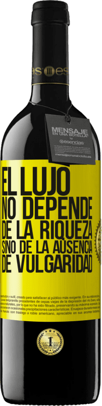 39,95 € Envío gratis | Vino Tinto Edición RED MBE Reserva El lujo no depende de la riqueza, sino de la ausencia de vulgaridad Etiqueta Amarilla. Etiqueta personalizable Reserva 12 Meses Cosecha 2015 Tempranillo