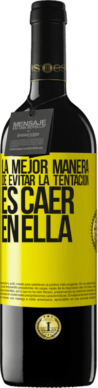 39,95 € Envío gratis | Vino Tinto Edición RED MBE Reserva La mejor manera de evitar la tentación es caer en ella Etiqueta Amarilla. Etiqueta personalizable Reserva 12 Meses Cosecha 2016 Tempranillo