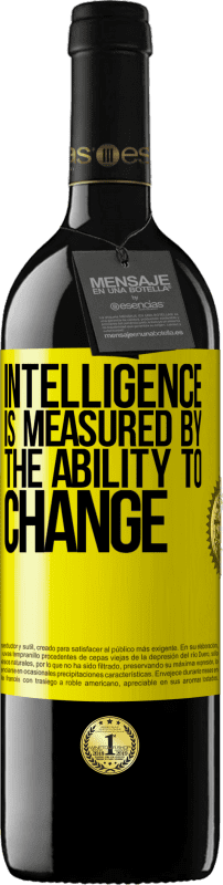 39,95 € 送料無料 | 赤ワイン REDエディション MBE 予約する 知性は変化する能力によって測定されます 黄色のラベル. カスタマイズ可能なラベル 予約する 12 月 収穫 2016 Tempranillo