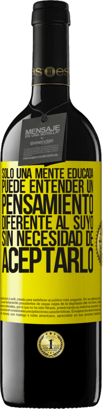 39,95 € Envío gratis | Vino Tinto Edición RED MBE Reserva Sólo una mente educada puede entender un pensamiento diferente al suyo sin necesidad de aceptarlo Etiqueta Amarilla. Etiqueta personalizable Reserva 12 Meses Cosecha 2015 Tempranillo