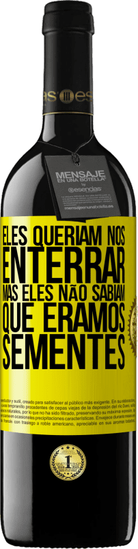 39,95 € Envio grátis | Vinho tinto Edição RED MBE Reserva Eles queriam nos enterrar. Mas eles não sabiam que éramos sementes Etiqueta Amarela. Etiqueta personalizável Reserva 12 Meses Colheita 2015 Tempranillo