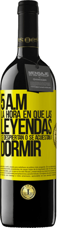 39,95 € Envío gratis | Vino Tinto Edición RED MBE Reserva 5 A.M. La hora en que las leyendas se despiertan o se acuestan a dormir Etiqueta Amarilla. Etiqueta personalizable Reserva 12 Meses Cosecha 2016 Tempranillo