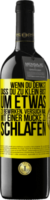 39,95 € Kostenloser Versand | Rotwein RED Ausgabe MBE Reserve Wenn du denkst, dass du zu klein bist, um etwas zu bewirken, versuch mal, mit einer Mücke zu schlafen Gelbes Etikett. Anpassbares Etikett Reserve 12 Monate Ernte 2015 Tempranillo