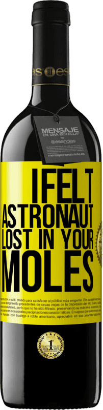 39,95 € 免费送货 | 红酒 RED版 MBE 预订 我感到宇航员迷失在你的痣中 黄色标签. 可自定义的标签 预订 12 个月 收成 2016 Tempranillo