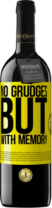 39,95 € 送料無料 | 赤ワイン REDエディション MBE 予約する Grみはありませんが、記憶力があります 黄色のラベル. カスタマイズ可能なラベル 予約する 12 月 収穫 2016 Tempranillo