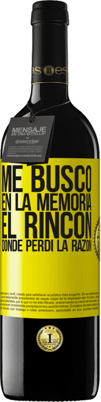 39,95 € Envío gratis | Vino Tinto Edición RED MBE Reserva Me busco en la memoria el rincón donde perdí la razón Etiqueta Amarilla. Etiqueta personalizable Reserva 12 Meses Cosecha 2015 Tempranillo