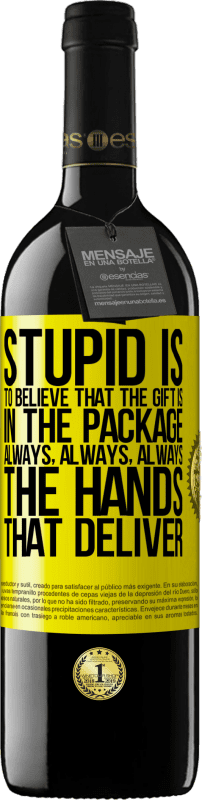 39,95 € Free Shipping | Red Wine RED Edition MBE Reserve Stupid is to believe that the gift is in the package. Always, always, always the hands that deliver Yellow Label. Customizable label Reserve 12 Months Harvest 2015 Tempranillo