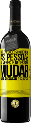 39,95 € Envio grátis | Vinho tinto Edição RED MBE Reserva Não é o sucesso que muda as pessoas. Às vezes, é necessário mudar para alcançar o sucesso Etiqueta Amarela. Etiqueta personalizável Reserva 12 Meses Colheita 2016 Tempranillo