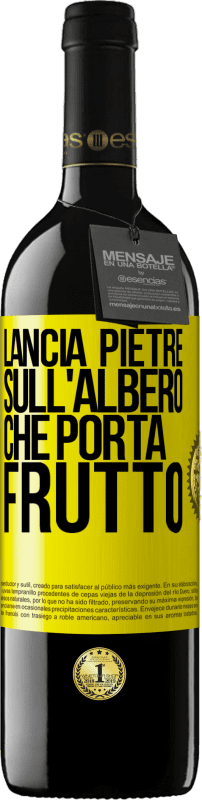 39,95 € Spedizione Gratuita | Vino rosso Edizione RED MBE Riserva Lancia pietre sull'albero che porta frutto Etichetta Gialla. Etichetta personalizzabile Riserva 12 Mesi Raccogliere 2015 Tempranillo