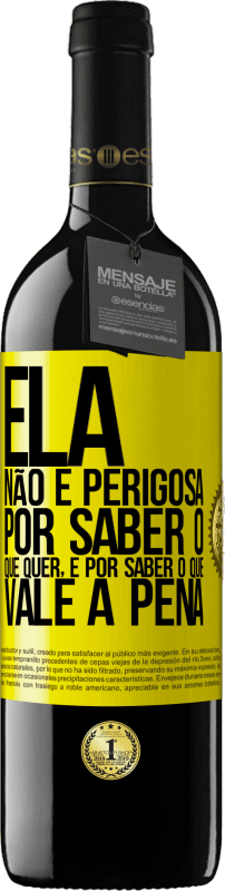 39,95 € Envio grátis | Vinho tinto Edição RED MBE Reserva Ela não é perigosa por saber o que quer, é por saber o que vale a pena Etiqueta Amarela. Etiqueta personalizável Reserva 12 Meses Colheita 2015 Tempranillo