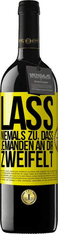 39,95 € Kostenloser Versand | Rotwein RED Ausgabe MBE Reserve Lass niemals zu, dass jemanden an dir zweifelt Gelbes Etikett. Anpassbares Etikett Reserve 12 Monate Ernte 2015 Tempranillo