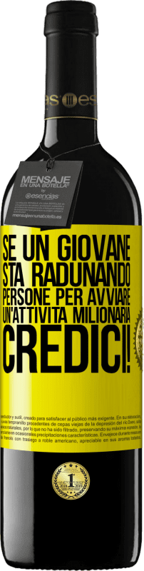 39,95 € Spedizione Gratuita | Vino rosso Edizione RED MBE Riserva Se un giovane sta radunando persone per avviare un'attività milionaria, credici! Etichetta Gialla. Etichetta personalizzabile Riserva 12 Mesi Raccogliere 2015 Tempranillo