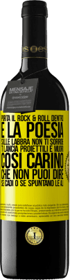 39,95 € Spedizione Gratuita | Vino rosso Edizione RED MBE Riserva Porta il Rock & Roll dentro e la poesia sulle labbra. Non ti sorride, ti lancia proiettili e muori così carino che non puoi Etichetta Gialla. Etichetta personalizzabile Riserva 12 Mesi Raccogliere 2014 Tempranillo