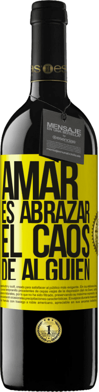 39,95 € Envío gratis | Vino Tinto Edición RED MBE Reserva Amar es abrazar el caos de alguien Etiqueta Amarilla. Etiqueta personalizable Reserva 12 Meses Cosecha 2015 Tempranillo