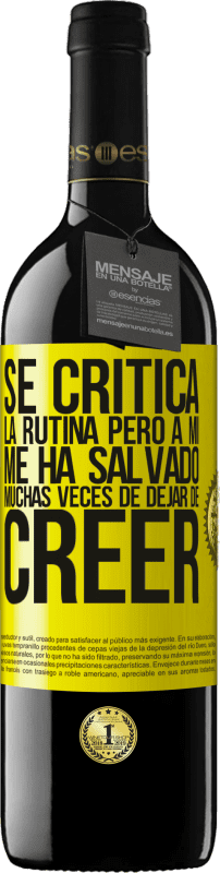 39,95 € Envío gratis | Vino Tinto Edición RED MBE Reserva Se critica la rutina, pero a mí me ha salvado muchas veces de dejar de creer Etiqueta Amarilla. Etiqueta personalizable Reserva 12 Meses Cosecha 2015 Tempranillo