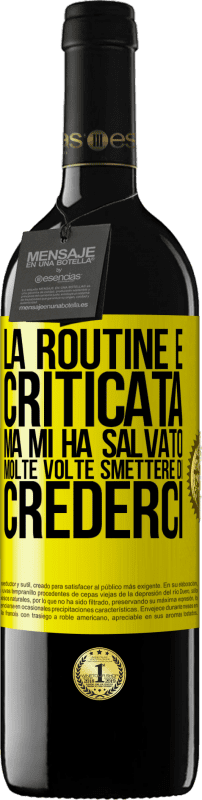 39,95 € Spedizione Gratuita | Vino rosso Edizione RED MBE Riserva La routine è criticata, ma mi ha salvato molte volte smettere di crederci Etichetta Gialla. Etichetta personalizzabile Riserva 12 Mesi Raccogliere 2015 Tempranillo