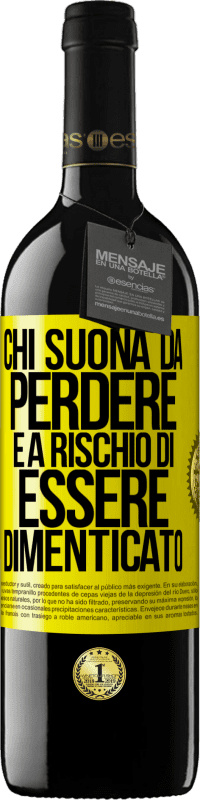 39,95 € Spedizione Gratuita | Vino rosso Edizione RED MBE Riserva Chi suona da perdere è a rischio di essere dimenticato Etichetta Gialla. Etichetta personalizzabile Riserva 12 Mesi Raccogliere 2015 Tempranillo