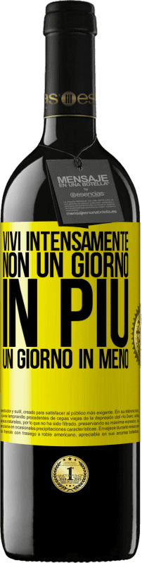 39,95 € Spedizione Gratuita | Vino rosso Edizione RED MBE Riserva Vivi intensamente, non un giorno in più, un giorno in meno Etichetta Gialla. Etichetta personalizzabile Riserva 12 Mesi Raccogliere 2015 Tempranillo