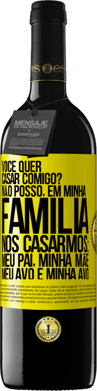 39,95 € Envio grátis | Vinho tinto Edição RED MBE Reserva Você quer casar comigo? Não posso, em minha família, nos casarmos: meu pai, minha mãe, meu avô e minha avó Etiqueta Amarela. Etiqueta personalizável Reserva 12 Meses Colheita 2015 Tempranillo