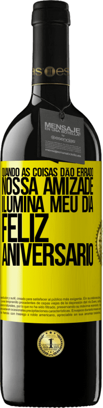 39,95 € Envio grátis | Vinho tinto Edição RED MBE Reserva Quando as coisas dão errado, nossa amizade ilumina meu dia. Feliz aniversário Etiqueta Amarela. Etiqueta personalizável Reserva 12 Meses Colheita 2015 Tempranillo