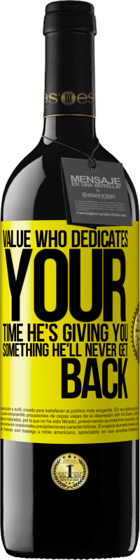 39,95 € 免费送货 | 红酒 RED版 MBE 预订 珍惜谁奉献您的时间。他给你的东西他永远都不会回来 黄色标签. 可自定义的标签 预订 12 个月 收成 2016 Tempranillo
