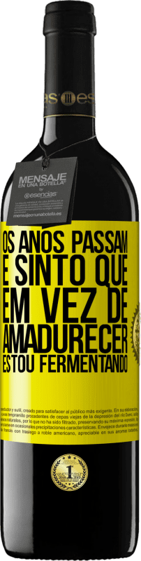 39,95 € Envio grátis | Vinho tinto Edição RED MBE Reserva Os anos passam e sinto que, em vez de amadurecer, estou fermentando Etiqueta Amarela. Etiqueta personalizável Reserva 12 Meses Colheita 2015 Tempranillo