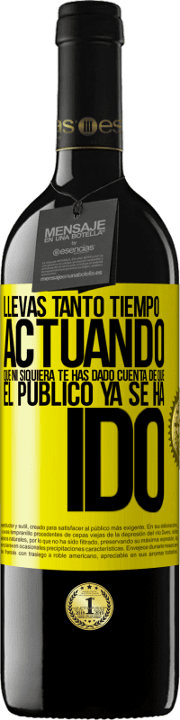 39,95 € Envío gratis | Vino Tinto Edición RED MBE Reserva Llevas tanto tiempo actuando que ni siquiera te has dado cuenta de que el público ya se ha ido Etiqueta Amarilla. Etiqueta personalizable Reserva 12 Meses Cosecha 2016 Tempranillo
