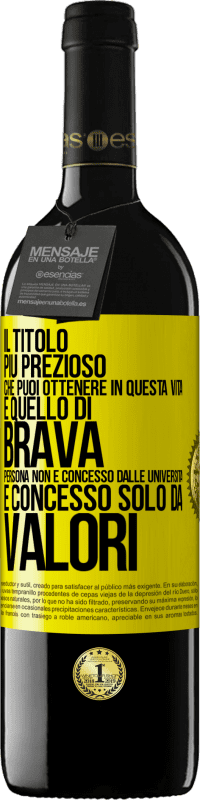 39,95 € Spedizione Gratuita | Vino rosso Edizione RED MBE Riserva Il titolo più prezioso che puoi ottenere in questa vita è quello di brava persona, non è concesso dalle università, è Etichetta Gialla. Etichetta personalizzabile Riserva 12 Mesi Raccogliere 2015 Tempranillo