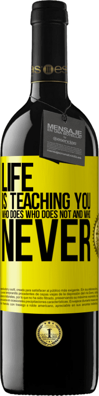 39,95 € Free Shipping | Red Wine RED Edition MBE Reserve Life is teaching you who does, who does not and who never Yellow Label. Customizable label Reserve 12 Months Harvest 2014 Tempranillo