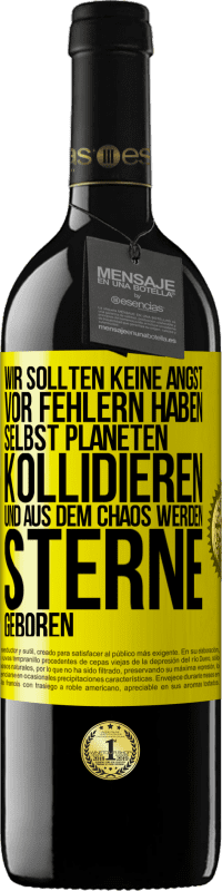 39,95 € Kostenloser Versand | Rotwein RED Ausgabe MBE Reserve Wir sollten keine Angst vor Fehlern haben, selbst Planeten kollidieren und aus dem Chaos werden Sterne geboren Gelbes Etikett. Anpassbares Etikett Reserve 12 Monate Ernte 2015 Tempranillo