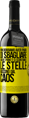 39,95 € Spedizione Gratuita | Vino rosso Edizione RED MBE Riserva Non dobbiamo aver paura di sbagliare, anche i pianeti si scontrano e le stelle nascono dal caos Etichetta Gialla. Etichetta personalizzabile Riserva 12 Mesi Raccogliere 2015 Tempranillo