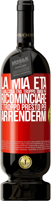 49,95 € Spedizione Gratuita | Vino rosso Edizione Premium MBS® Riserva La mia età è qualcosa tra ... Troppo tardi per ricominciare e ... troppo presto per arrendermi Etichetta Rossa. Etichetta personalizzabile Riserva 12 Mesi Raccogliere 2015 Tempranillo