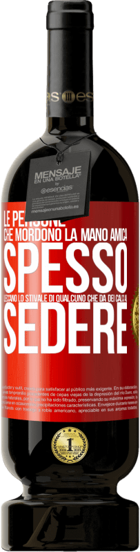 49,95 € Spedizione Gratuita | Vino rosso Edizione Premium MBS® Riserva Le persone che mordono la mano amica, spesso leccano lo stivale di qualcuno che dà dei calci al sedere Etichetta Rossa. Etichetta personalizzabile Riserva 12 Mesi Raccogliere 2015 Tempranillo