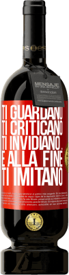 49,95 € Spedizione Gratuita | Vino rosso Edizione Premium MBS® Riserva Ti guardano, ti criticano, ti invidiano ... e alla fine ti imitano Etichetta Rossa. Etichetta personalizzabile Riserva 12 Mesi Raccogliere 2015 Tempranillo