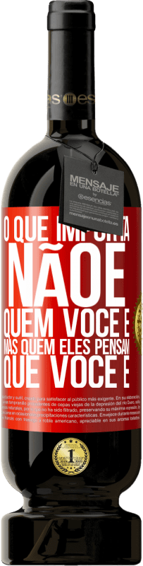 49,95 € Envio grátis | Vinho tinto Edição Premium MBS® Reserva O que importa não é quem você é, mas quem eles pensam que você é Etiqueta Vermelha. Etiqueta personalizável Reserva 12 Meses Colheita 2015 Tempranillo