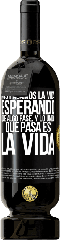 49,95 € Envío gratis | Vino Tinto Edición Premium MBS® Reserva Nos pasamos la vida esperando que algo pase, y lo único que pasa es la vida Etiqueta Negra. Etiqueta personalizable Reserva 12 Meses Cosecha 2015 Tempranillo