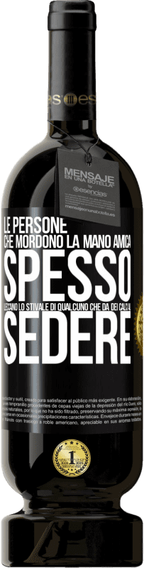 49,95 € Spedizione Gratuita | Vino rosso Edizione Premium MBS® Riserva Le persone che mordono la mano amica, spesso leccano lo stivale di qualcuno che dà dei calci al sedere Etichetta Nera. Etichetta personalizzabile Riserva 12 Mesi Raccogliere 2015 Tempranillo