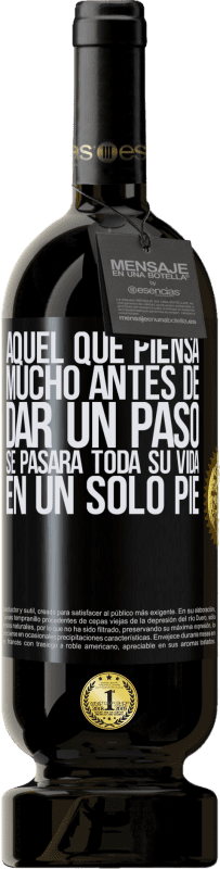 49,95 € Envío gratis | Vino Tinto Edición Premium MBS® Reserva Aquel que piensa mucho antes de dar un paso, se pasará toda su vida en un solo pie Etiqueta Negra. Etiqueta personalizable Reserva 12 Meses Cosecha 2015 Tempranillo