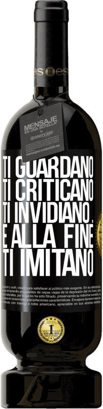 49,95 € Spedizione Gratuita | Vino rosso Edizione Premium MBS® Riserva Ti guardano, ti criticano, ti invidiano ... e alla fine ti imitano Etichetta Nera. Etichetta personalizzabile Riserva 12 Mesi Raccogliere 2015 Tempranillo