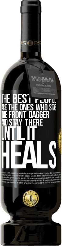 49,95 € 免费送货 | 红酒 高级版 MBS® 预订 最好的人是那些刺着前匕首并呆在那里直到治愈的人 黑标. 可自定义的标签 预订 12 个月 收成 2016 Tempranillo