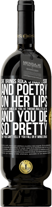 49,95 € 送料無料 | 赤ワイン プレミアム版 MBS® 予約する 彼女はロックンロールを中に入れ、唇に詩をもたらします。彼はあなたに微笑まない、彼はあなたに弾丸を投げる、そしてあなたはとてもきれいに死ぬ ブラックラベル. カスタマイズ可能なラベル 予約する 12 月 収穫 2016 Tempranillo