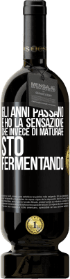 49,95 € Spedizione Gratuita | Vino rosso Edizione Premium MBS® Riserva Gli anni passano e ho la sensazione che invece di maturare, sto fermentando Etichetta Nera. Etichetta personalizzabile Riserva 12 Mesi Raccogliere 2015 Tempranillo