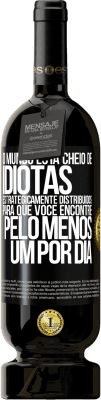 49,95 € Envio grátis | Vinho tinto Edição Premium MBS® Reserva O mundo está cheio de idiotas estrategicamente distribuídos para que você encontre pelo menos um por dia Etiqueta Preta. Etiqueta personalizável Reserva 12 Meses Colheita 2016 Tempranillo