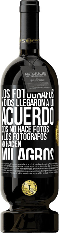 49,95 € Envío gratis | Vino Tinto Edición Premium MBS® Reserva Los fotógrafos y Dios llegaron a un acuerdo. Dios no hace fotos y los fotógrafos no hacen milagros Etiqueta Negra. Etiqueta personalizable Reserva 12 Meses Cosecha 2016 Tempranillo